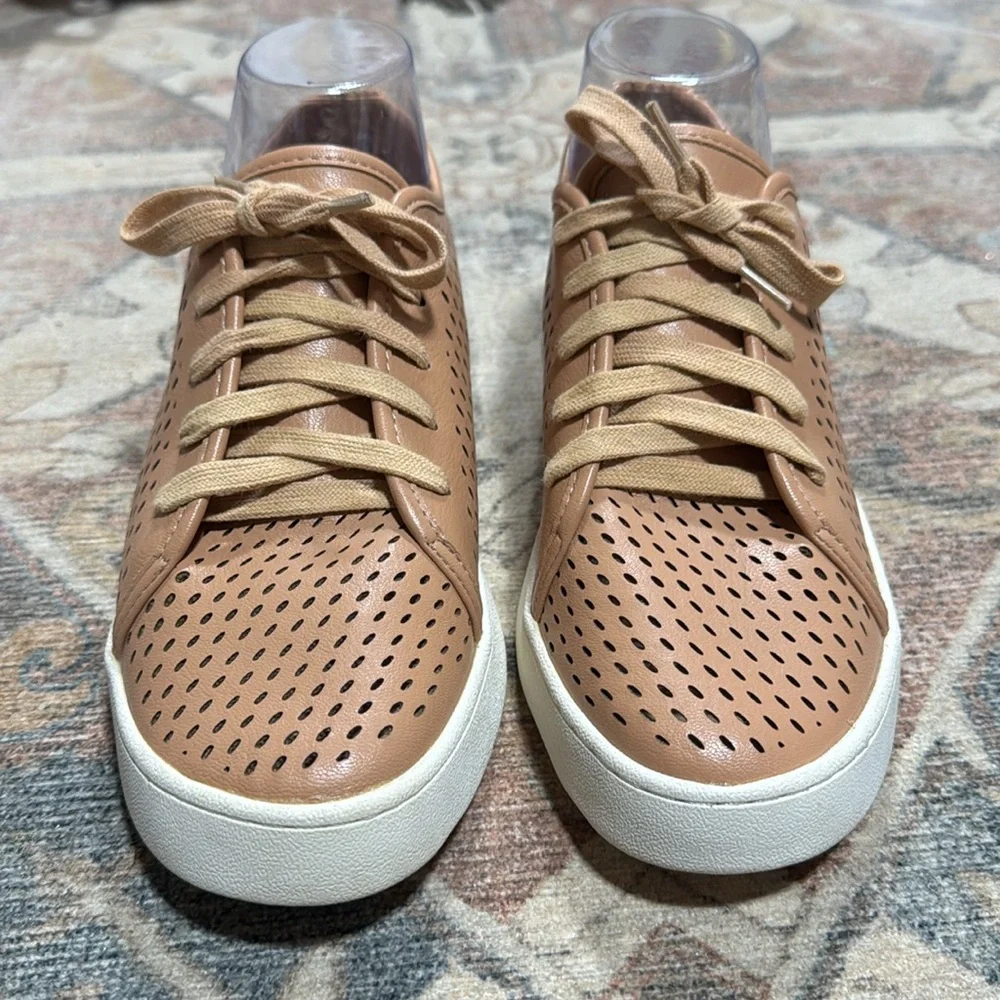 Mi.iM Tan Perforated Lace-Up Sneakers women’s 8.5